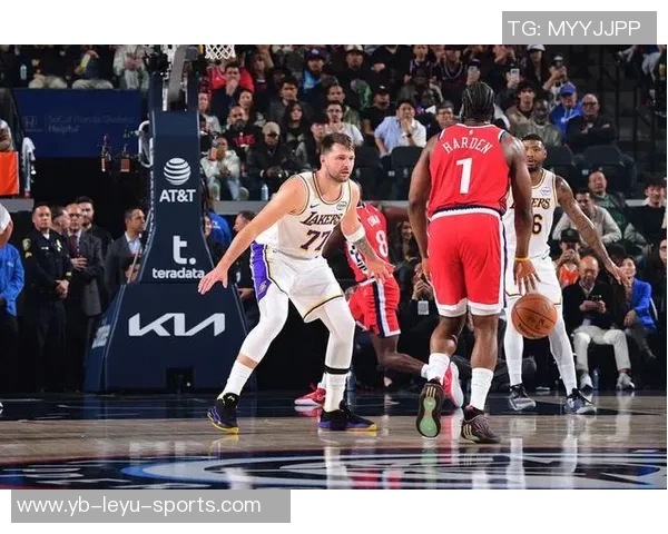 湖人自媒体调侃快船战绩糟糕笑声不断引发球迷热议