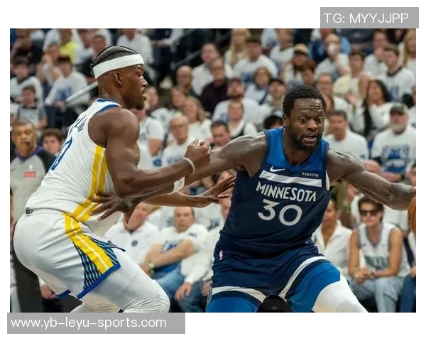 科尔称巴特勒在训练后与库明加交流给予他许多帮助和指导 科尔称巴特勒在训练后与库明加交流给予他许多帮助和指导